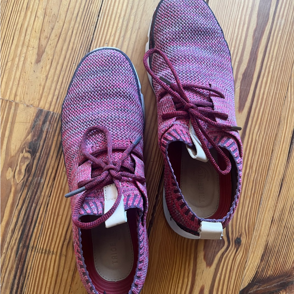 Ladies Clarks Trigenic Sneaker Size 9.5
